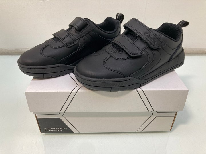 Lot 1093  
            Marchington SR13 - Parcel Delivery Only 

                
CLARKS CHILDRENS KICK PACE TRAINERS IN BLACK LEATHER - SIZE UK 11.5: LOCATION - G2