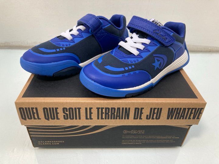 Lot 1094  
            Marchington SR13 - Parcel Delivery Only 

                
CLARKS CHILDRENS CICA STAR FLEX TRAINERS IN BLUE COMBI - SIZE UK 9.5: LOCATION - G2