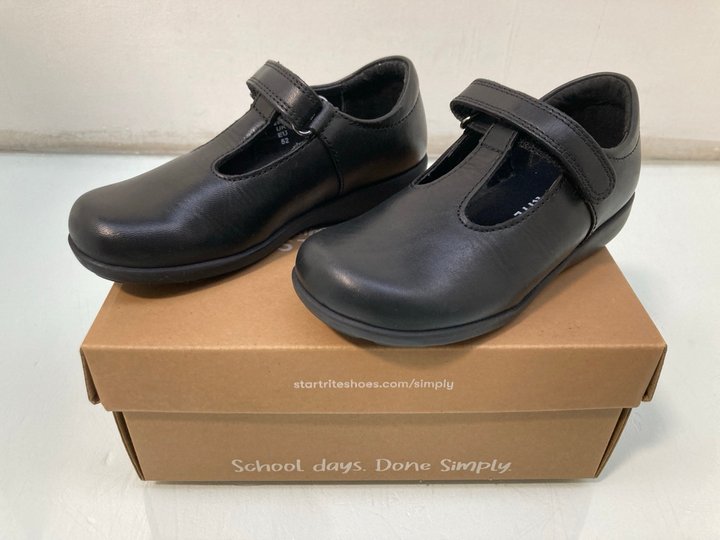 Lot 1095  
            Marchington SR13 - Parcel Delivery Only 

                
SIMPLY BY START RITE CHILDRENS LESSON SHOES IN BLACK LEATHER - SIZE UK 9M: LOCATI...