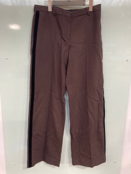 Lot 1098  
            Marchington SR13 - Parcel Delivery Only 

                
THE KOOPLES PANTALON TROUSERS IN WINE - SIZE UK 40W - ORIGINAL RRP £285: LOCATION...