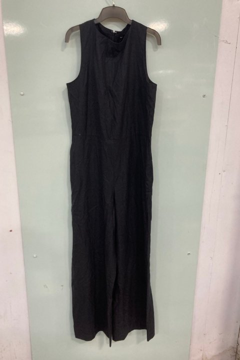 Lot 1100  
            Marchington SR13 - Parcel Delivery Only 

                
THEORY WOMENS RELAXED JUMPSUIT IN CHARCOAL - SIZE UK S - ORIGINAL RRP £375: LOCAT...