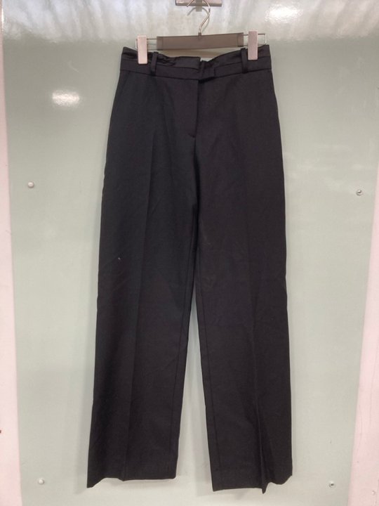 Lot 1101  
            Marchington SR13 - Parcel Delivery Only 

                
THE KOOPLES PANTALON TROUSERS IN CAMEL BLACK - SIZE UK 34W - ORIGINAL RRP £285: L...