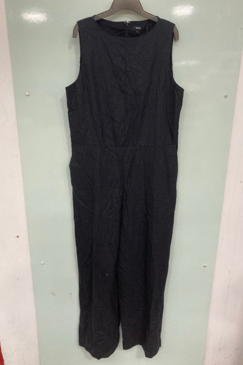 Lot 1104  
            Marchington SR13 - Parcel Delivery Only 

                
THEORY WOMENS RELAXED JUMPSUIT IN CHARCOAL - SIZE UK L - ORIGINAL RRP £375: LOCAT...