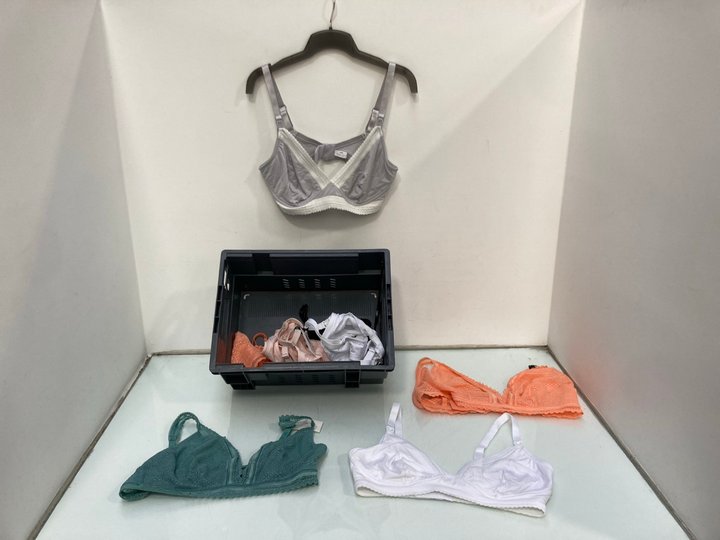 Lot 1112  
            Marchington SR13 - Parcel Delivery Only 

                
QTY OF ASSORTED WOMENS UNDERWEAR IN VARIOUS SIZES TO INCLUDE JOHN LEWIS & PARTNER...