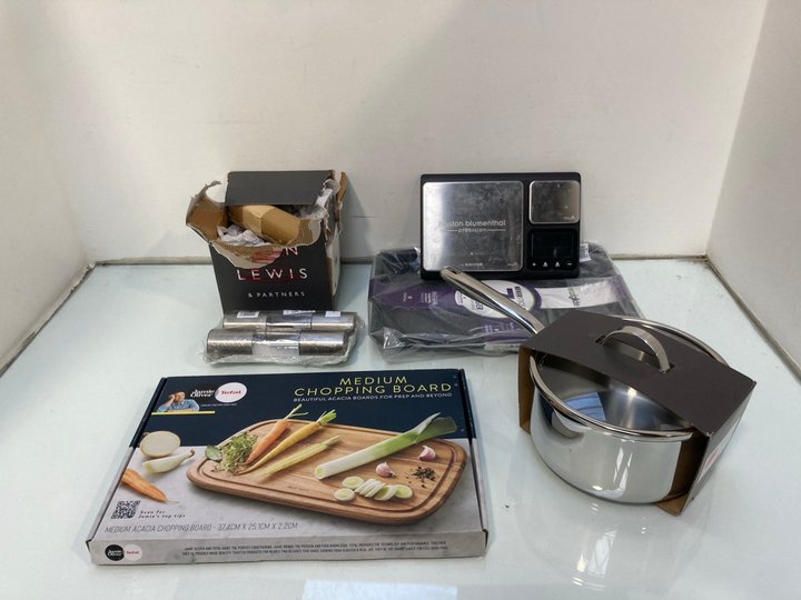 Lot 1115  
            Marchington SR13 - Parcel Delivery Only 

                
QTY OF ASSORTED KITCHEN ITEMS TO INCLUDE SALTER EVO ELECTRIC SCALES IN BLACK: LOC...