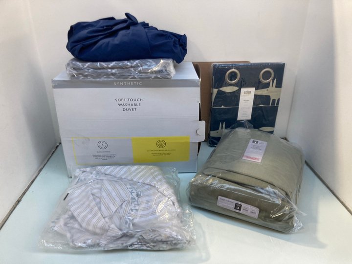 Lot 1131  
            Marchington SR13 - Parcel Delivery Only 

                
QTY OF ASSORTED HOMEWARE ITEMS TO INCLUDE JOHN LEWIS & PARTNERS SOFT TOUCH 13.5 T...
