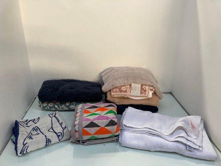 Lot 1138  
            Marchington SR13 - Parcel Delivery Only 

                
QTY OF ASSORTED BATHROOM ITEMS TO INCLUDE JOHN LEWIS & PARTNERS ANYDAY COTTON WIT...