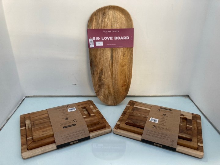 Lot 1139  
            Marchington SR13 - Parcel Delivery Only 

                
2 X TRAMONTINA SET OF 3 WOODEN CHOPPING BOARDS TO INCLUDE JAMIE OLIVER BIG LOVER ...