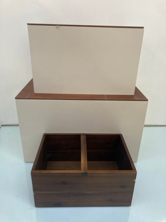 Lot 1142  
            Marchington SR13 - Parcel Delivery Only 

                
3 X ASSORTED STORAGE BOXES TO INCLUDE JOHN LEWIS & PARTNERS LARGE LACQUERED STORA...