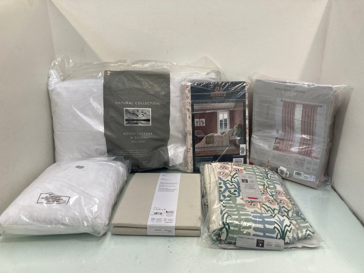 Lot 1147  
            Marchington SR13 - Parcel Delivery Only 

                
QTY OF ASSORTED BEDDING ITEMS TO INCLUDE JOHN LEWIS & PARTNERS NATURAL COLLECTION...