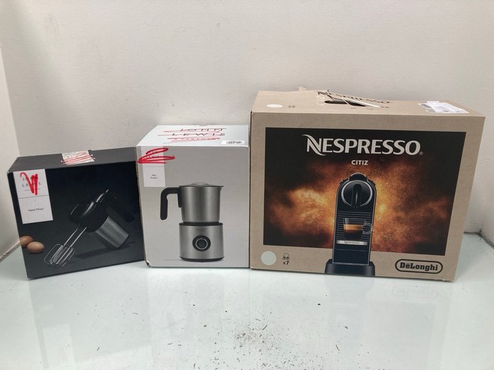 Lot 1159  
            Marchington SR13 - Parcel Delivery Only 

                
3 X ASSORTED KITCHEN APPLIANCES TO INCLUDE NESPRESSO CITIZ COFFEE POD COFFEE MACH...