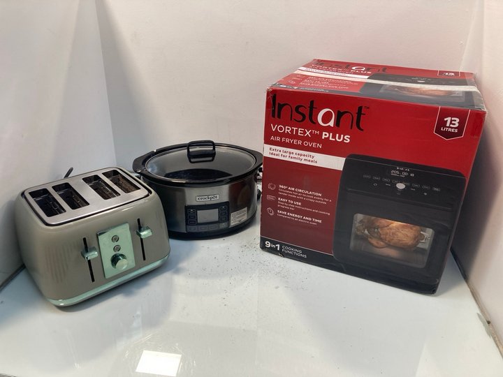 Lot 1161  
            Marchington SR13 - Parcel Delivery Only 

                
3 X ASSORTED KITCHEN APPLIANCES TO INCLUDE INSTANT VORTEX PLUS AIR FRYER OVEN: LO...