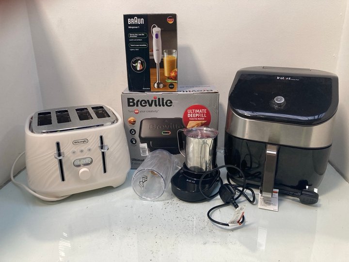 Lot 1163  
            Marchington SR13 - Parcel Delivery Only 

                
5 X ASSORTED KITCHEN APPLIANCES TO INCLUDE BREVILLE ULTIMATE DEEP FILL 2 SLICE TO...