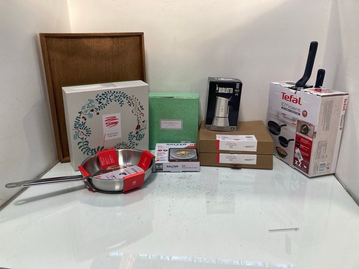 Lot 1167  
            Marchington SR13 - Parcel Delivery Only 

                
QTY OF ASSORTED KITCHEN ITEMS TO INCLUDE ZWILLING PRO 24CM FRYING PAN: LOCATION - G7