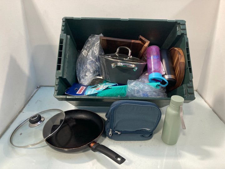 Lot 1193  
            Marchington SR13 - Parcel Delivery Only 

                
QTY OF ASSORTED HOUSEHOLD ITEMS TO INCLUDE LEIFHEIT DUSTY TELESCOPE 220: LOCATION...