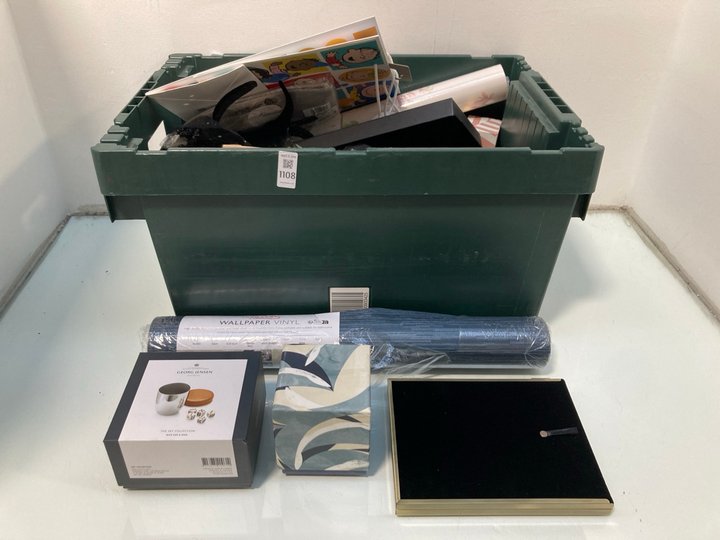 Lot 1203  
            Marchington SR13 - Parcel Delivery Only 

                
QTY OF ASSORTED HOUSEHOLD ITEMS TO INCLUDE ROLL OF DESIGNERS GUILD WALLPAPER IN F...