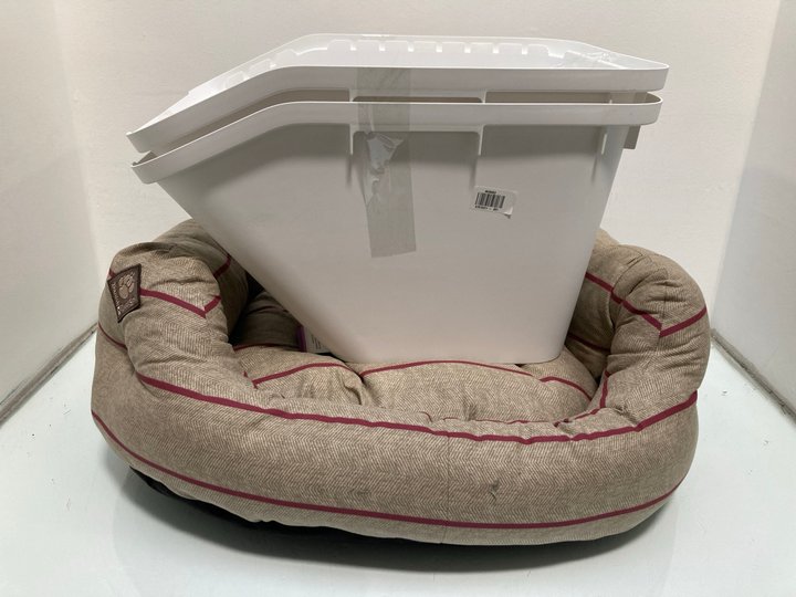 Lot 1205  
            Marchington SR13 - Parcel Delivery Only 

                
2 X SMART STORE COLLECT STACK IT M STORAGE BOXES TO INCLUDE DANISH DESIGN HERITAG...