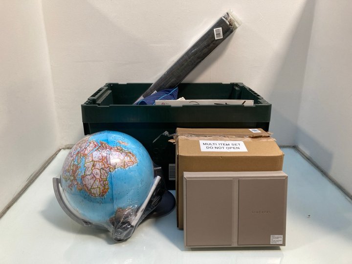 Lot 1216  
            Marchington SR13 - Parcel Delivery Only 

                
QTY OF ASSORTED HOUSEHOLD ITEMS TO INCLUDE JOHN LEWIS & PARTNERS BLACKOUT ROMAN B...