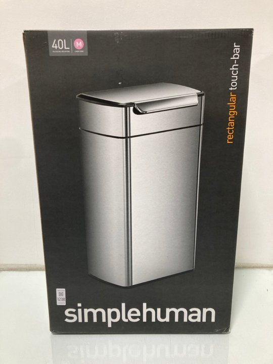 Lot 1238  
            Marchington SR13 - Parcel Delivery Only 

                
SIMPLEHUMAN 40 LITRE RECTANGULAR TOUCH-BAR WASTE BIN IN CHROME: LOCATION - G12