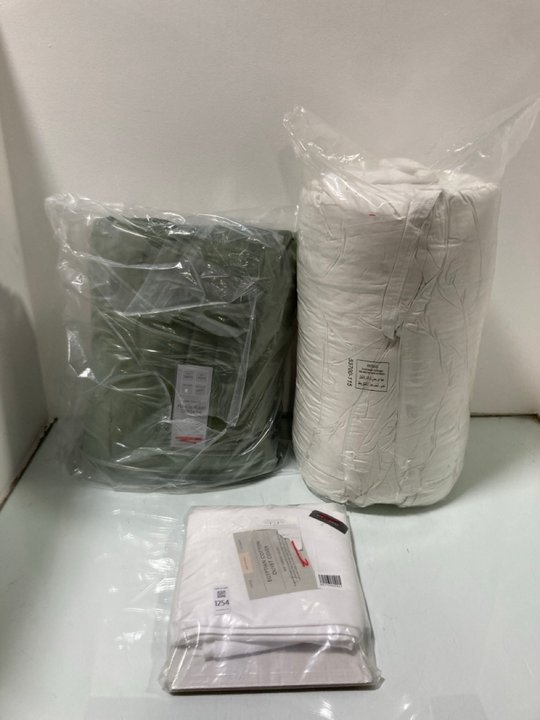 Lot 1254  
            Marchington SR13 - Parcel Delivery Only 

                
3 X ASSORTED HOME FURNISHINGS TO INCLUDE JOHN LEWIS & PARTNERS PENCIL PLEAT CURTA...