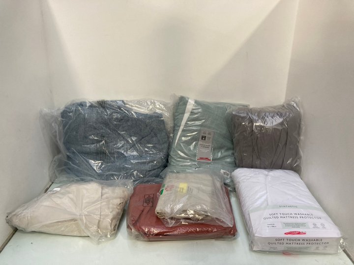 Lot 1261  
            Marchington SR13 - Parcel Delivery Only 

                
QTY OF ASSORTED HOME FURNISHINGS TO INCLUDE JOHN LEWIS & PARTNERS PENCIL PLEAT CU...