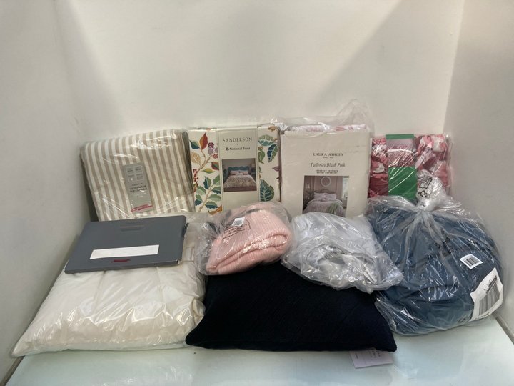 Lot 1262  
            Marchington SR13 - Parcel Delivery Only 

                
QTY OF ASSORTED HOME FURNISHINGS TO INCLUDE JOHN LEWIS & PARTNERS HIDDEN TAB TOP ...