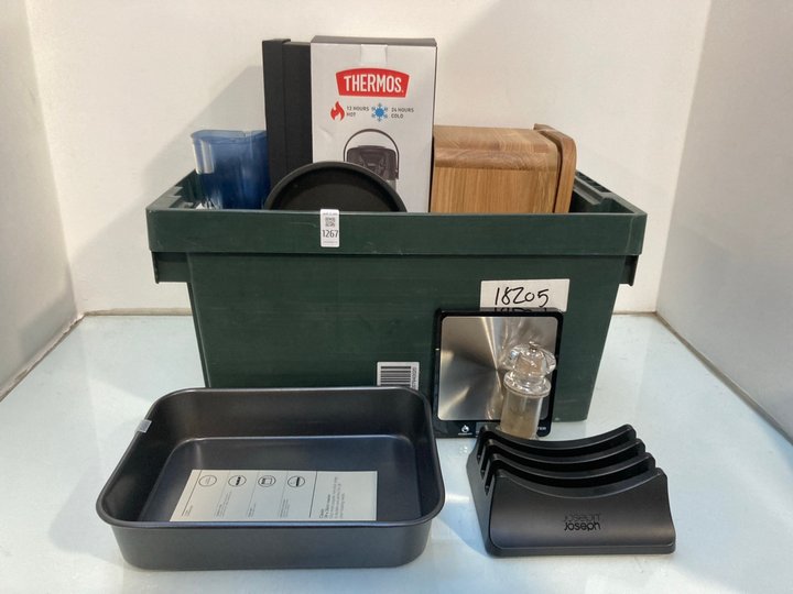 Lot 1267  
            Marchington SR13 - Parcel Delivery Only 

                
QTY OF ASSORTED KITCHEN ITEMS TO INCLUDE JOHN LEWIS & PARTNERS CLASSIC 34X26CM RO...