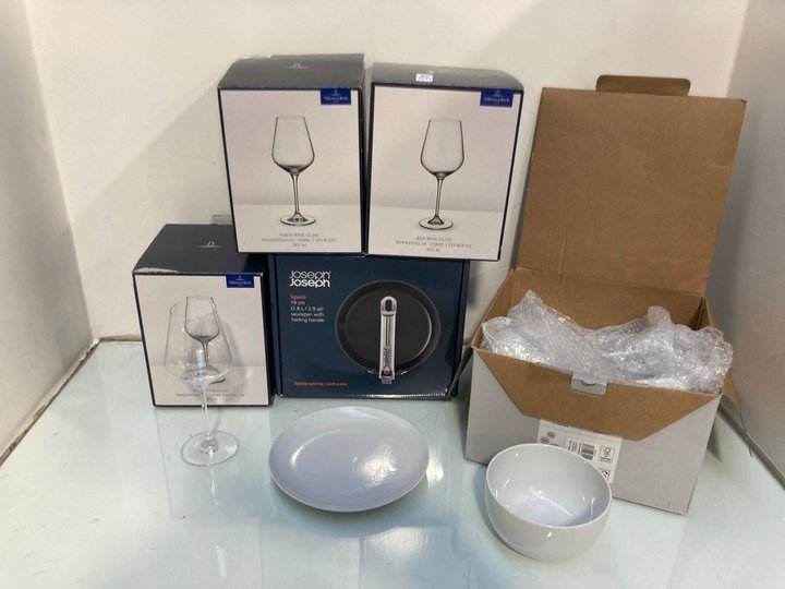 Lot 1271  
            Marchington SR13 - Parcel Delivery Only 

                
5 X ASSORTED KITCHEN ITEMS TO INCLUDE JOSEPH JOSEPH 19CM/2.8 LITRE SAUCEPAN WITH ...