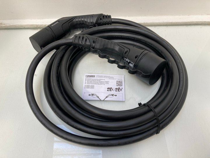 Lot 1294  
            Marchington SR13 - Parcel Delivery Only 

                
EASEE 7.5 METER TYPE 2 TO TYPE 2 THREE PHASE CHARGING LEAD - ORIGINAL RRP £233.98...