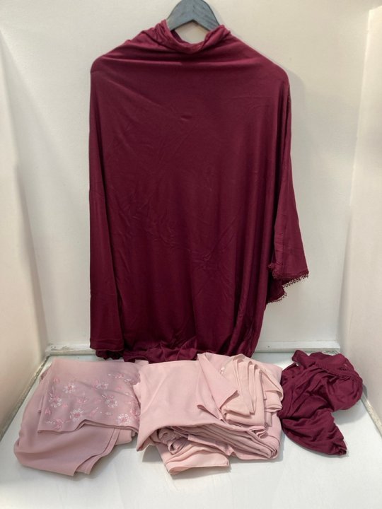 Lot 1300  
            Marchington SR13 - Parcel Delivery Only 

                
2 X CERRINITY WOMENS 3 PIECE DRESS SETS IN PALE PINK - SIZE 58 & 62: LOCATION - F16