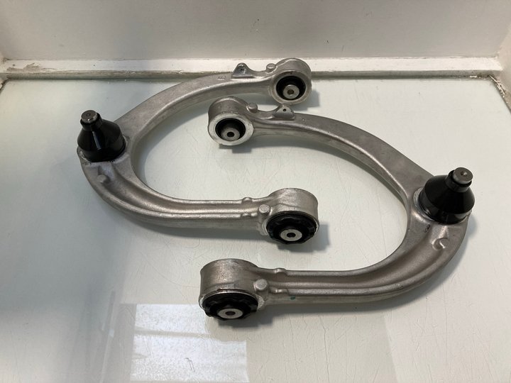 Lot 1305  
            Marchington SR13 - Parcel Delivery Only 

                
BORG & BECK BCA 7400 RH SUSPENSION ARM FOR LAND ROVER TO INCLUDE BORG & BECK BCA ...