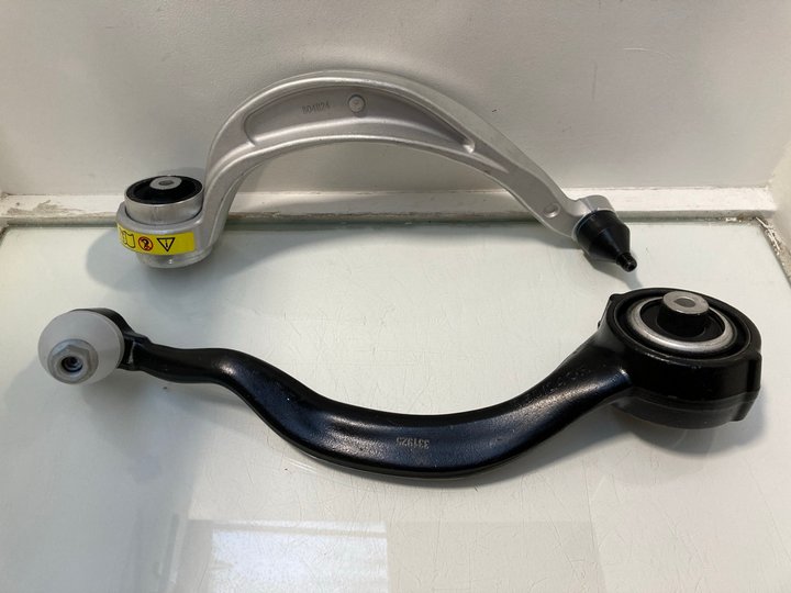 Lot 1306  
            Marchington SR13 - Parcel Delivery Only 

                
BORG & BECK BCA 7354 LOWER TRACK CONTROL ARM FOR LAND ROVER TO INCLUDE BORG & BEC...