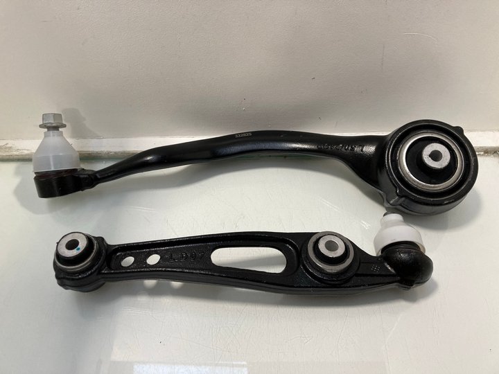 Lot 1307  
            Marchington SR13 - Parcel Delivery Only 

                
BORG & BECK BCA 7364 LH SUSPENSION ARM FOR LAND ROVER TO INCLUDE BORG & BECK BCA ...