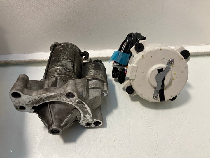 Lot 1312  
            Marchington SR13 - Parcel Delivery Only 

                
DAIKIN AIR CONDITIONING DC FAN MOTOR TO INCLUDE DIESEL STARTER MOTOR - CAR MODEL ...