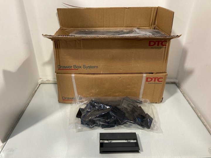 Lot 1325  
            Marchington SR13 - Parcel Delivery Only 

                
2 X BOXES OF DTC SDL1022 HANDLES FOR HIGH INNER DRAWERS TO INCLUDE BOX OF FASTENS...