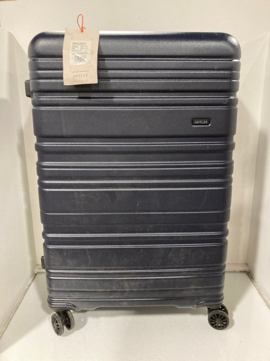 Lot 1330  
            Marchington SR13 - Parcel Delivery Only 

                
ANTLER SATURN EXCL II 4 WHEELED LARGE SUITCASE IN NAVY - ORIGINAL RRP £255: LOCAT...