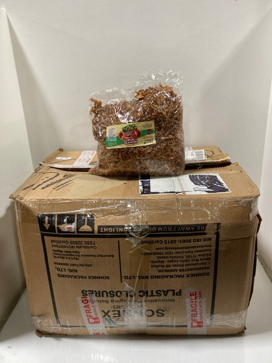 Lot 1356  
            Marchington SR13 - Parcel Delivery Only 

                
BOX OF DE GLAD FOODIES READY TO USE ORON CRAYFISH - BBE: NOT SHOWN: LOCATION - F14