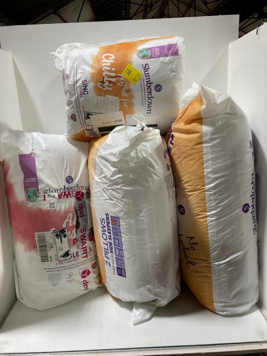 Lot 1358  
            Marchington SR13 - Parcel Delivery Only 

                
4 X ASSORTED SLUMBERDOWN BEDDING ITEMS TO INCLUDE PERFECT FOR CHILLY NIGHTS 15 TO...