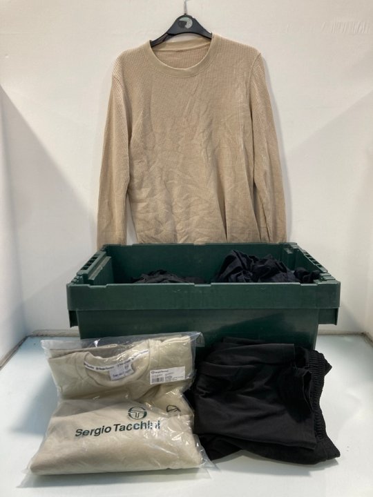 Lot 1403  
            Marchington SR13 - Parcel Delivery Only 

                
QTY OF ASSORTED MENS CLOTHING IN VARIOUS SIZES TO INCLUDE SERGIO TACCHINI COURT C...