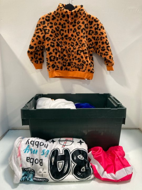 Lot 1404  
            Marchington SR13 - Parcel Delivery Only 

                
QTY OF ASSORTED CHILDRENS CLOTHING IN VARIOUS SIZES TO INCLUDE KENZO LEOPARD HALF...