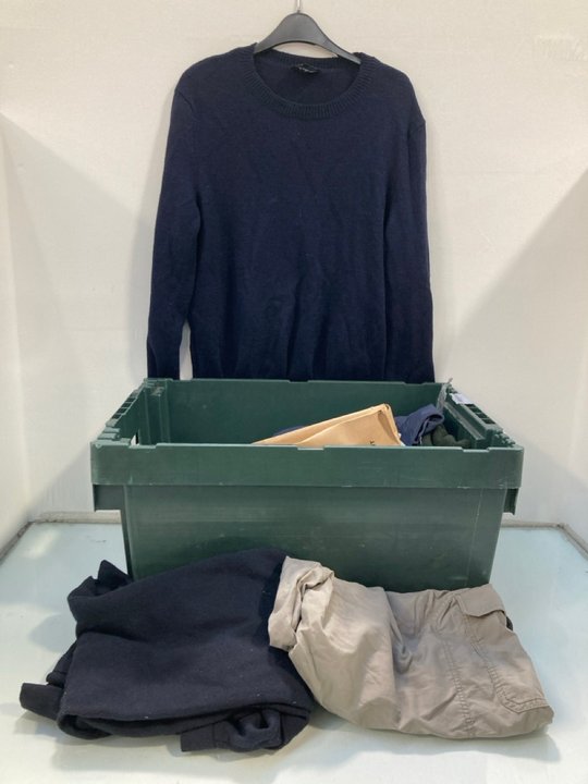 Lot 1407  
            Marchington SR13 - Parcel Delivery Only 

                
QTY OF ASSORTED MENS CLOTHING IN VARIOUS SIZES TO INCLUDE CARHARTT 2 PACK STANDAR...