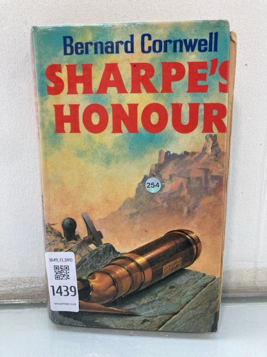 Lot 1439  
            Marchington SR13 - Parcel Delivery Only 

                
BERNARD CORNWELL HARDBACK FIRST EDITION, "SHARPE'S HONOUR" 1985: LOCATION - F11