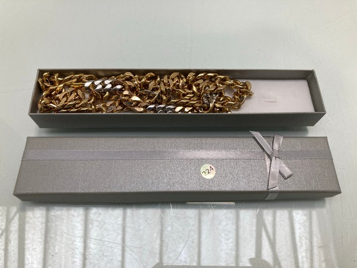 Lot 1465  
            Marchington SR13 - Parcel Delivery Only 

                
A HEAVY GOLD COLOURED 24" CURB CHAIN NECKLACE, WITH BOX: LOCATION - F10