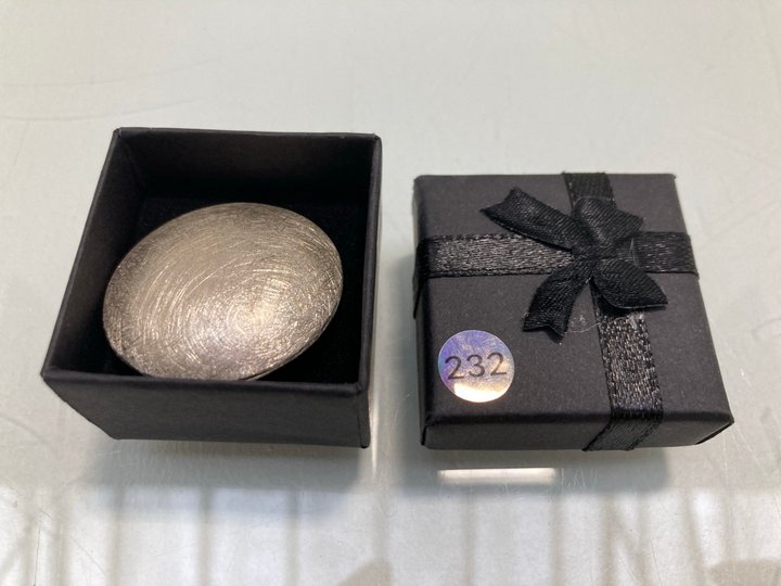 Lot 1468  
            Marchington SR13 - Parcel Delivery Only 

                
A HALLMARKED .925 SILVER PENDANT, WITH BOX: LOCATION - F10