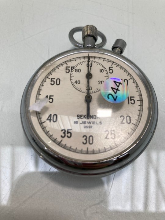 Lot 1471  
            Marchington SR13 - Parcel Delivery Only 

                
A VINTAGE SEKONDA STOPWATCH: LOCATION - F10