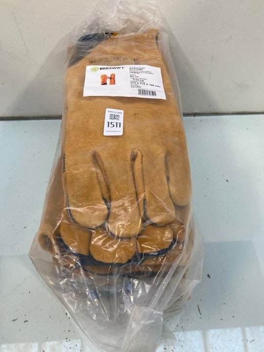 Lot 1512  
            Marchington SR13 - Parcel Delivery Only 

                
10 X PAIRS OF BEESWIFT PREMIUM GOLD WELDERS GAUNTLETS: LOCATION - F9