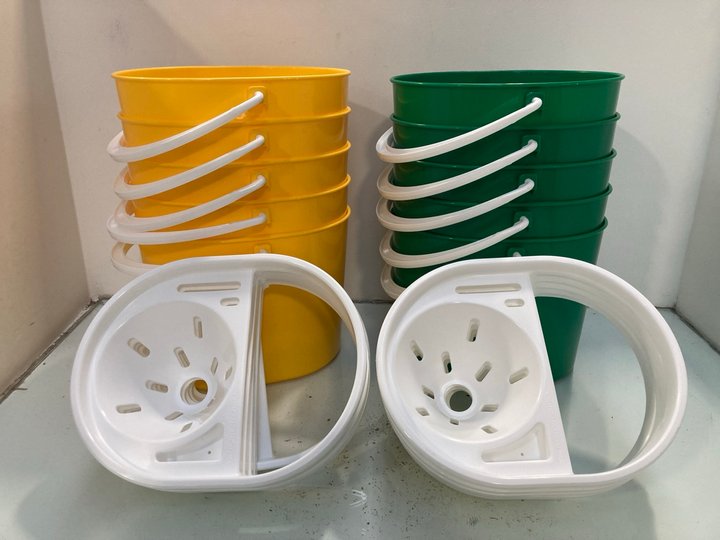 Lot 1517  
            Marchington SR13 - Parcel Delivery Only 

                
QTY OF MOP BUCKETS IN GREEN AND YELLOW: LOCATION - F9