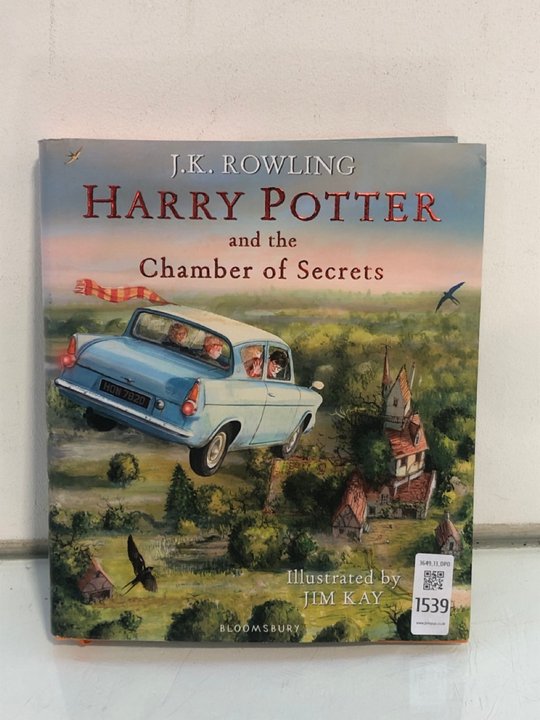 Lot 1539  
            Marchington SR13 - Parcel Delivery Only 

                
HARRY POTTER AND THE CHAMBER OF SECRETS BY J.K ROWLING ILLUSTRATED HARDBACK BOOK:...