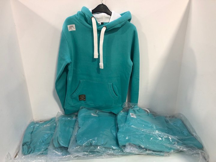 Lot 1543  
            Marchington SR13 - Parcel Delivery Only 

                
5 X COTTONRIDGE ULTRASOFT PEACH FINISH HOODIES IN GREEN-UK SIZES XS/S: LOCATION - F7