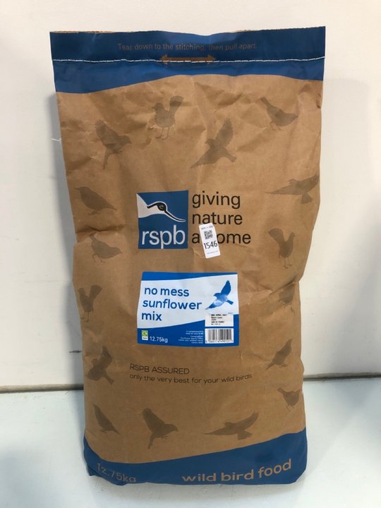 Lot 1546  
            Marchington SR13 - Parcel Delivery Only 

                
12.75KG BAG OF RSPB NO MESS SUNFLOWER MIX WILD BIRD FOOD-BBE 04/27: LOCATION - F7